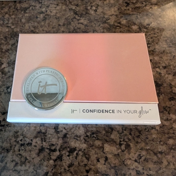 IT Cosmetics Confidence In Your Glow 3-in-1 Blush Bronzer Instant WARM G… - Picture 1 of 5